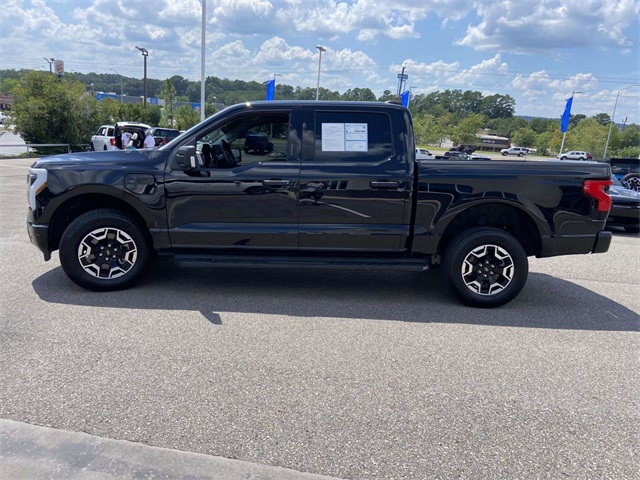 2023 Ford F-150 Lightning XLT photo 24