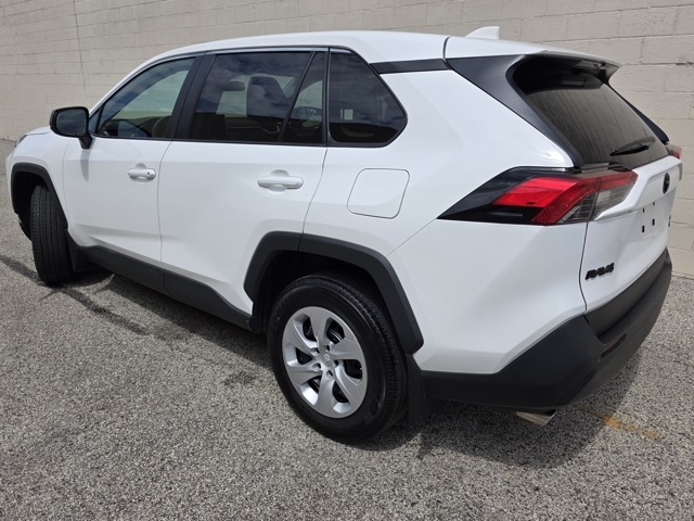 2024 Toyota RAV4 LE photo 2