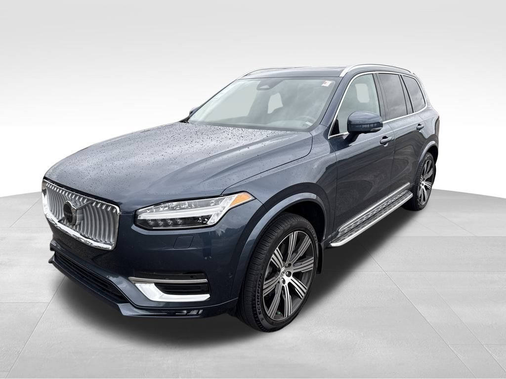2025 Volvo XC90 Plus's photo