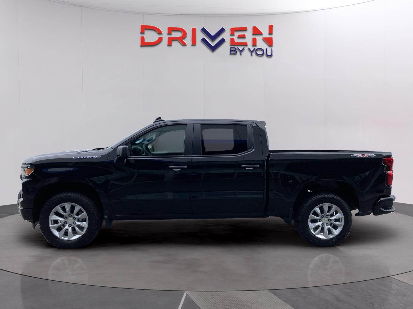 2025 Chevrolet Silverado 1500 Custom photo 2