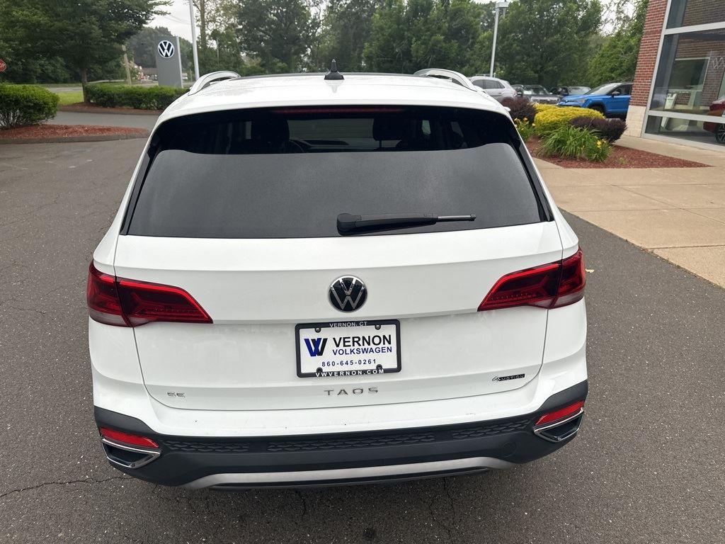 2022 Volkswagen Taos SE photo 2