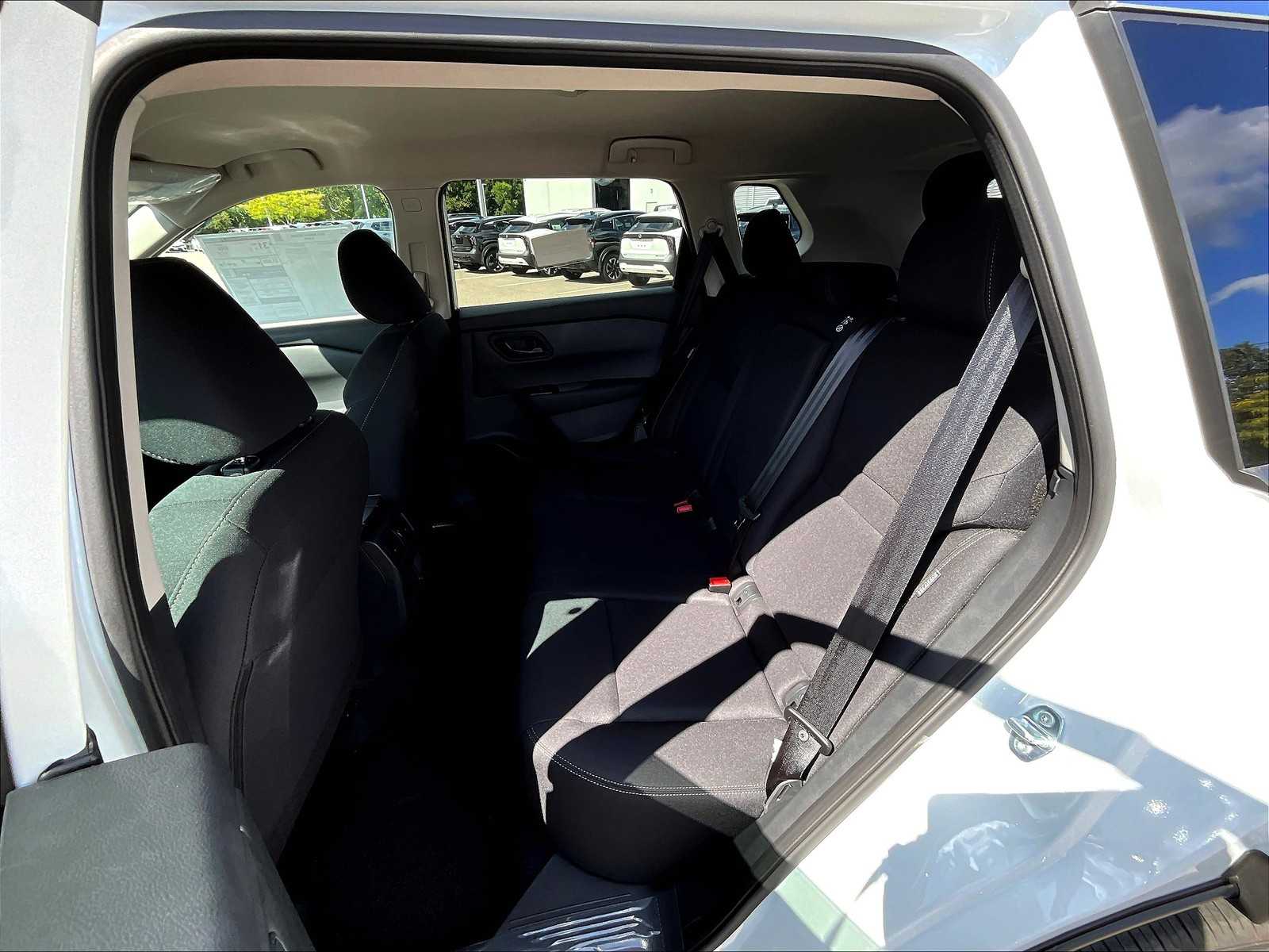 2026 Nissan Rogue S photo 14