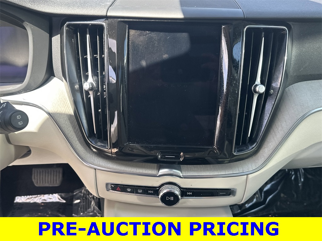 2024 Volvo XC60 B5 Plus photo 11