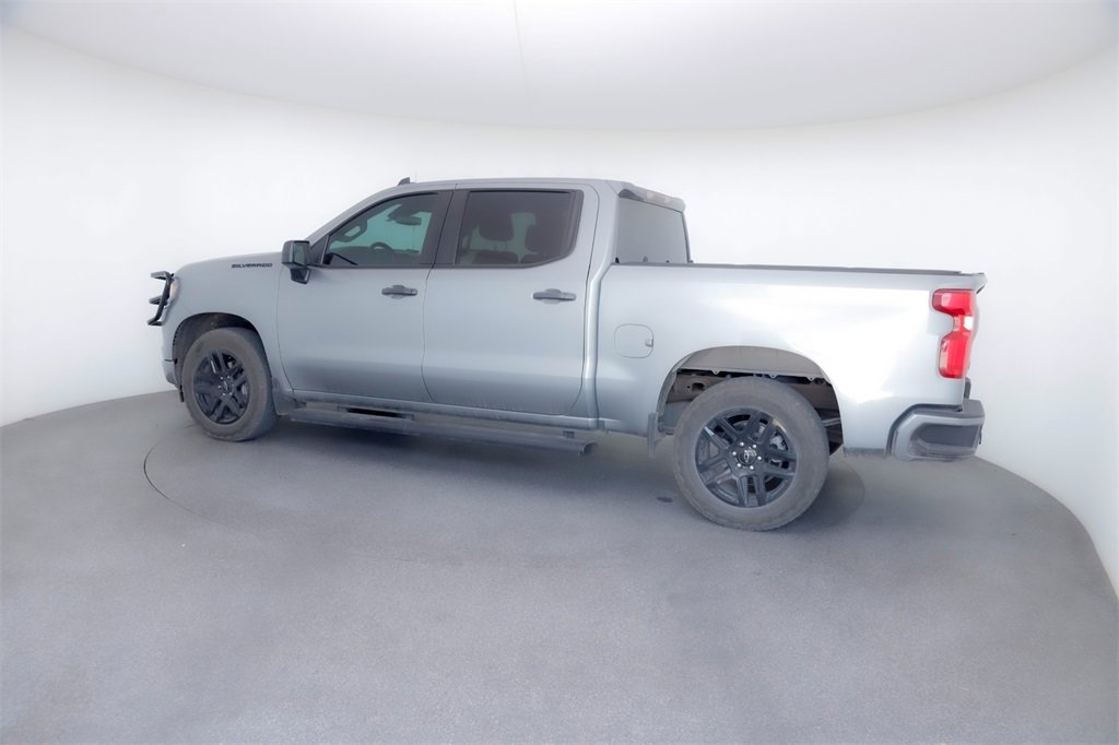 2023 Chevrolet Silverado Custom photo 3