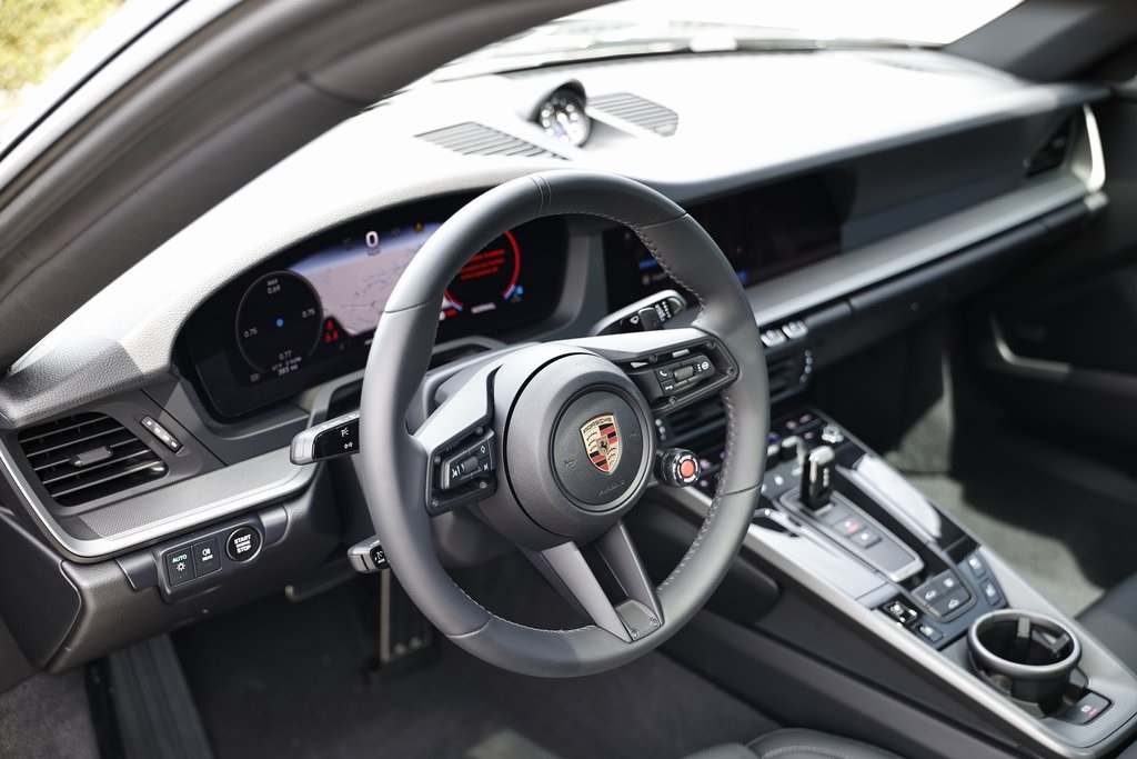 2025 Porsche 911 photo 4