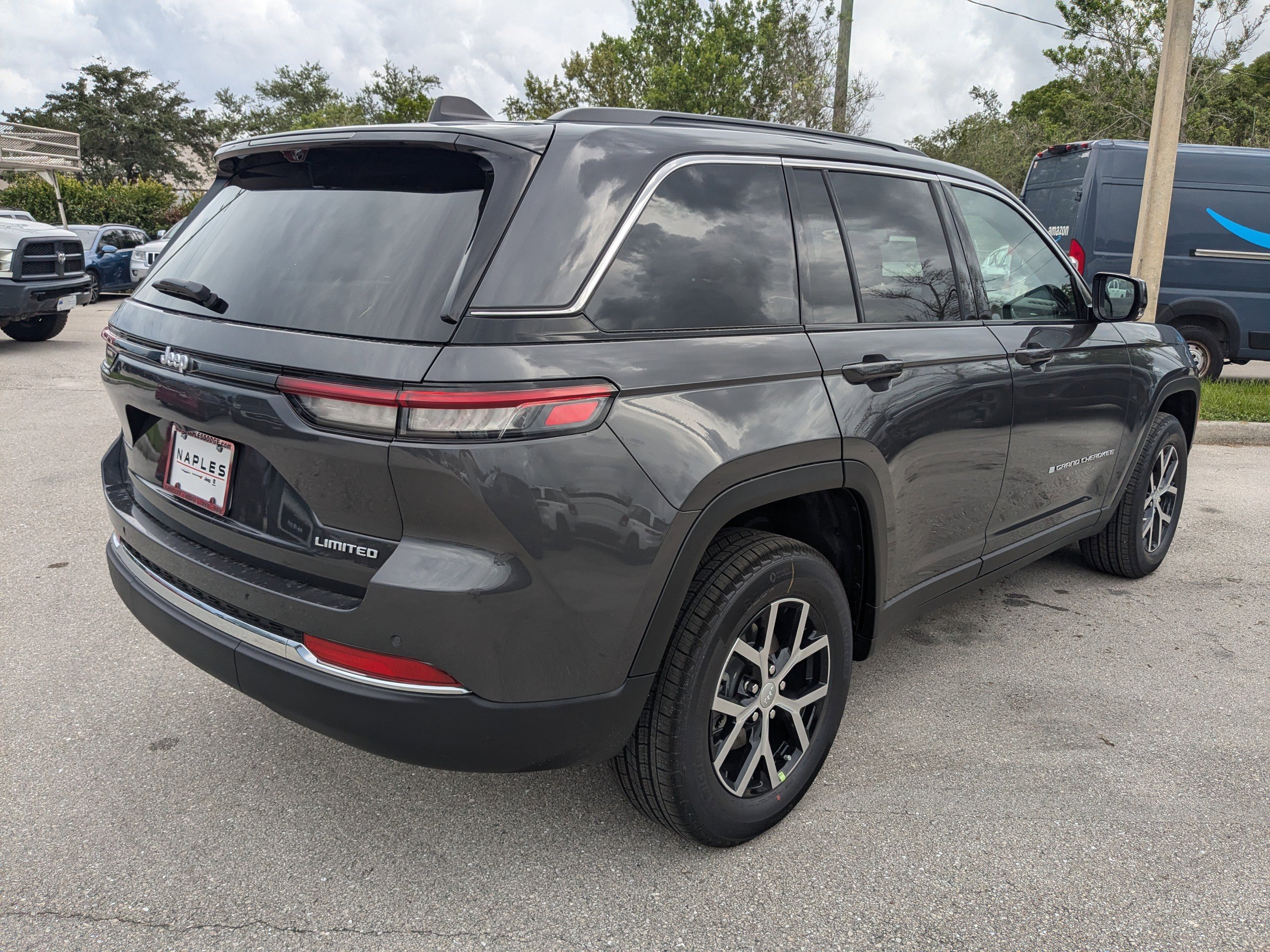 2025 Jeep Grand Cherokee Limited photo 4