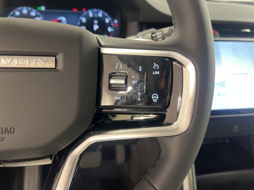 2025 Land Rover Discovery Sport S photo 13