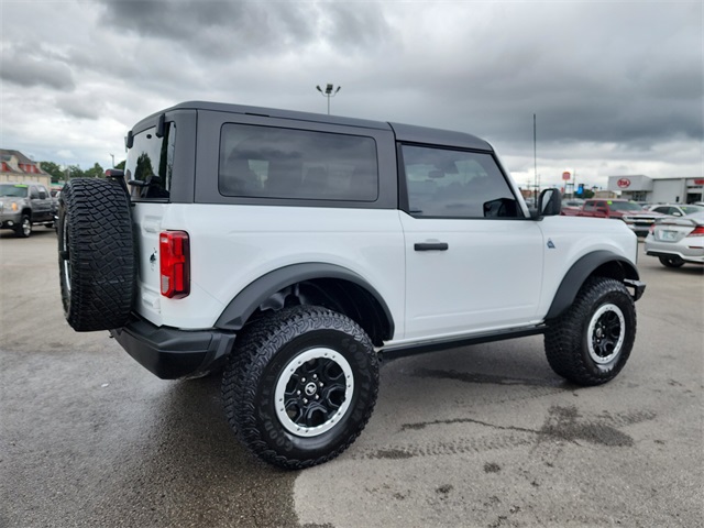 2023 Ford Bronco Black Diamond photo 2