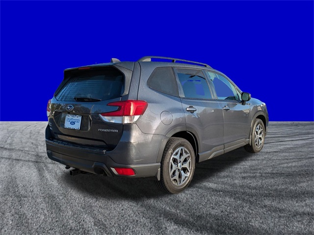 2021 Subaru Forester Premium photo 2
