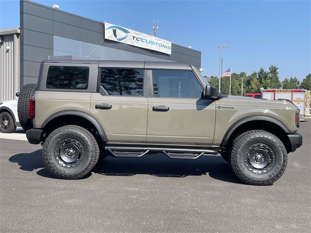 2025 Ford Bronco Base photo 3