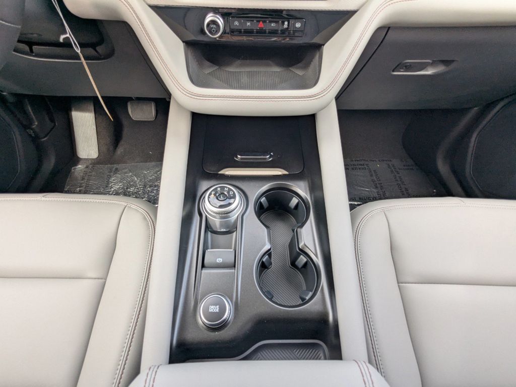 2025 Ford Explorer photo 20