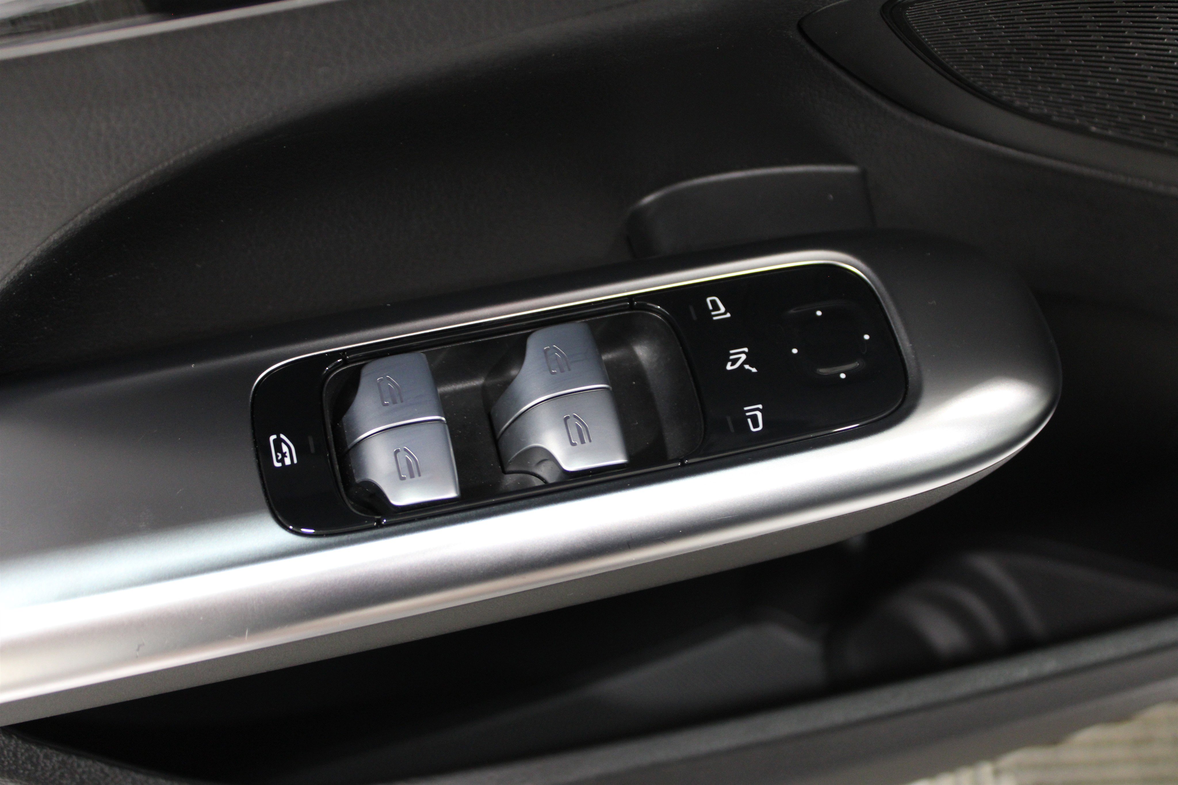 2024 Mercedes Benz C 300 photo 6