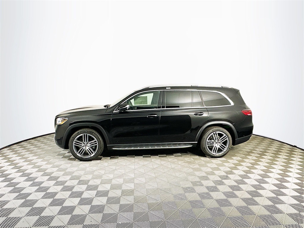 2025 Mercedes Benz GLS 450 4MATIC photo 3