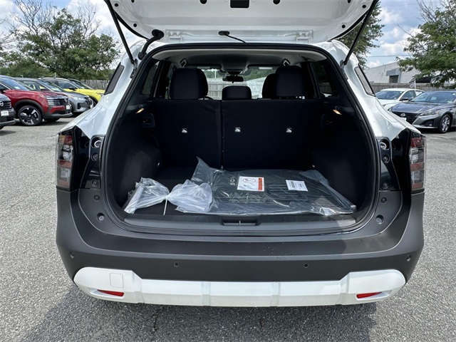 2025 Nissan Kicks SV photo 12