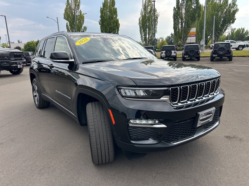 2023 Jeep Cherokee Base photo 9