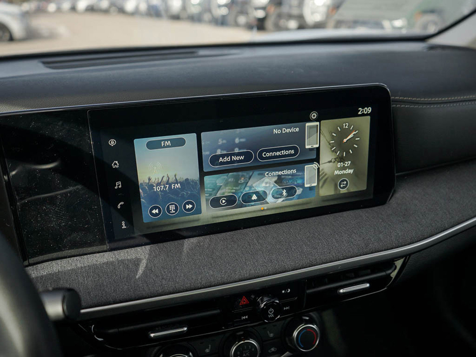 2025 Nissan Kicks SV photo 21