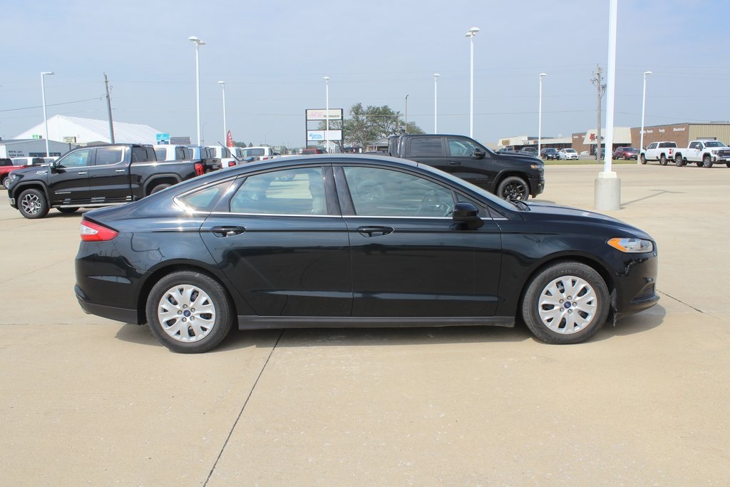 2014 Ford Fusion S photo 2