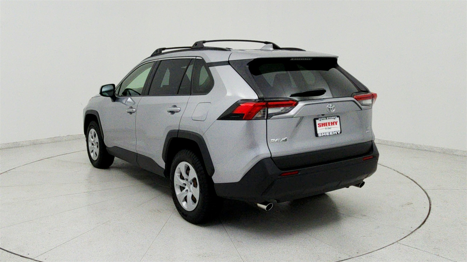 2019 Toyota RAV4 LE photo 5