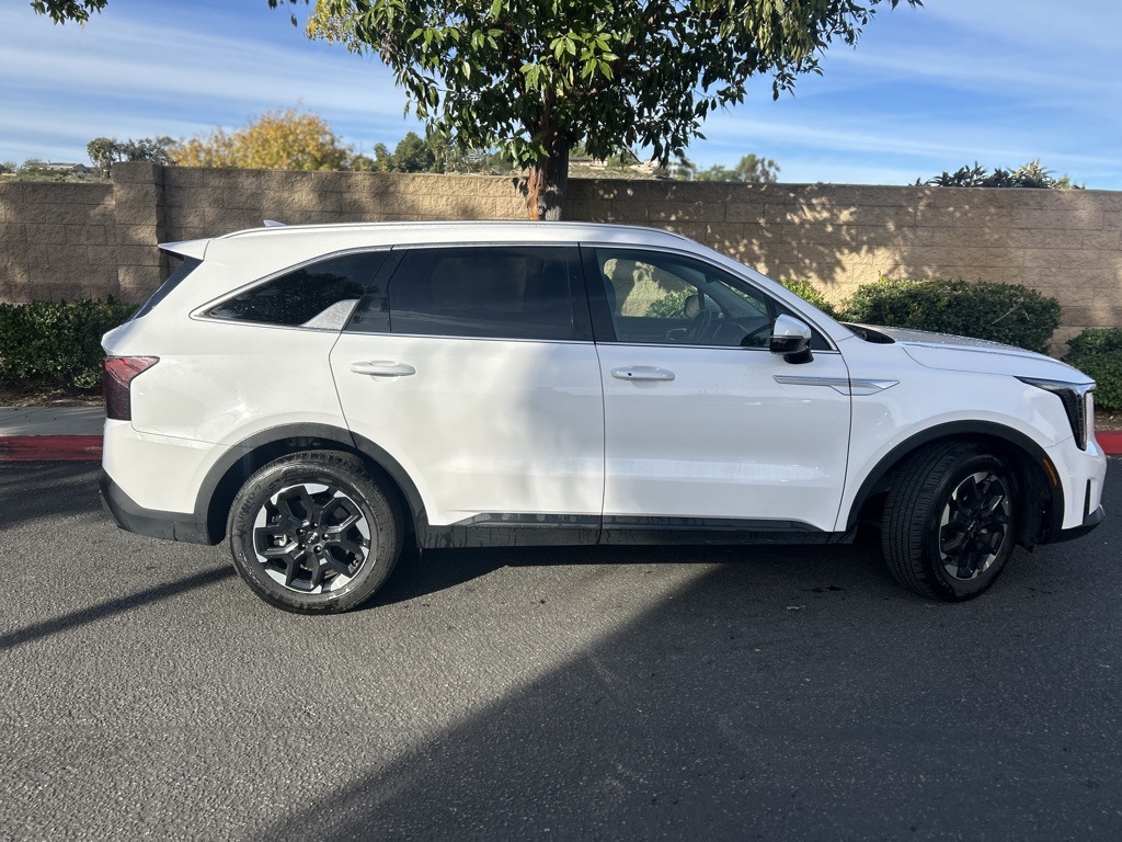 Used 2024 White Kia S image 8