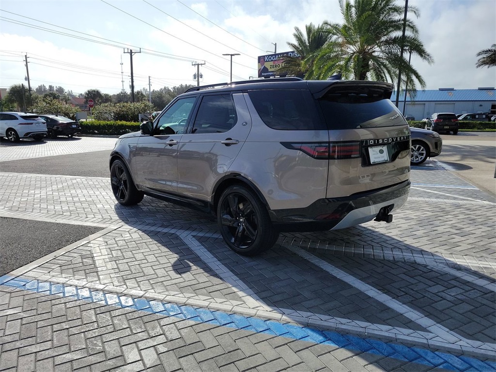 2025 Land Rover Discovery Metropolitan Edition photo 2
