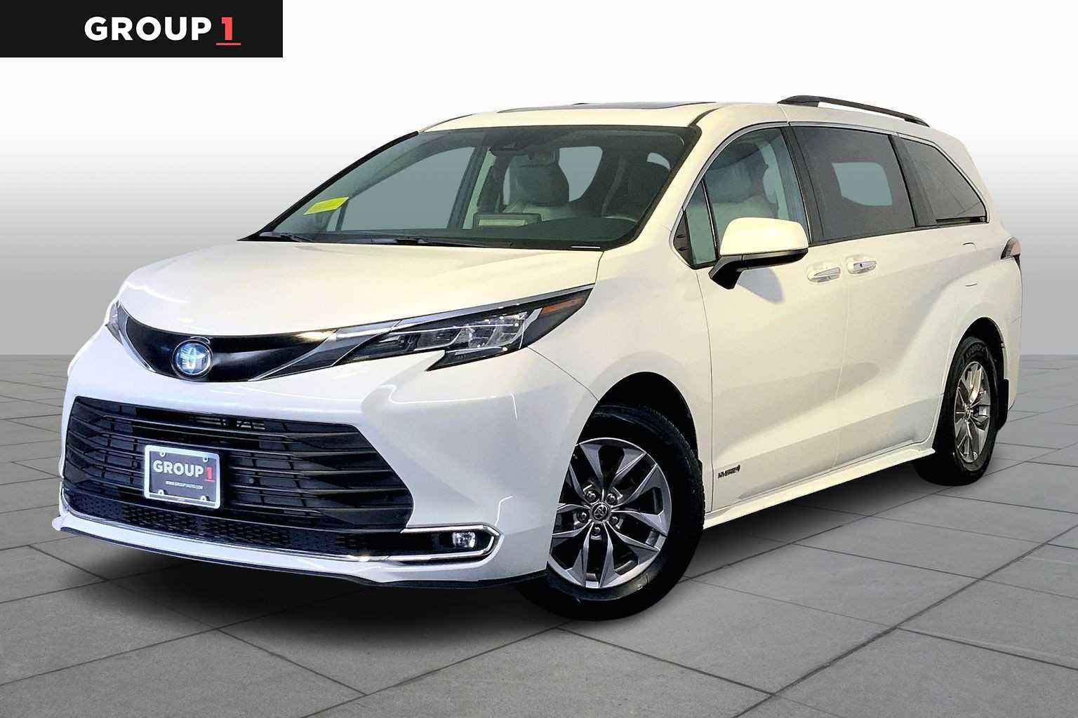 2021 Toyota Sienna XLE's photo