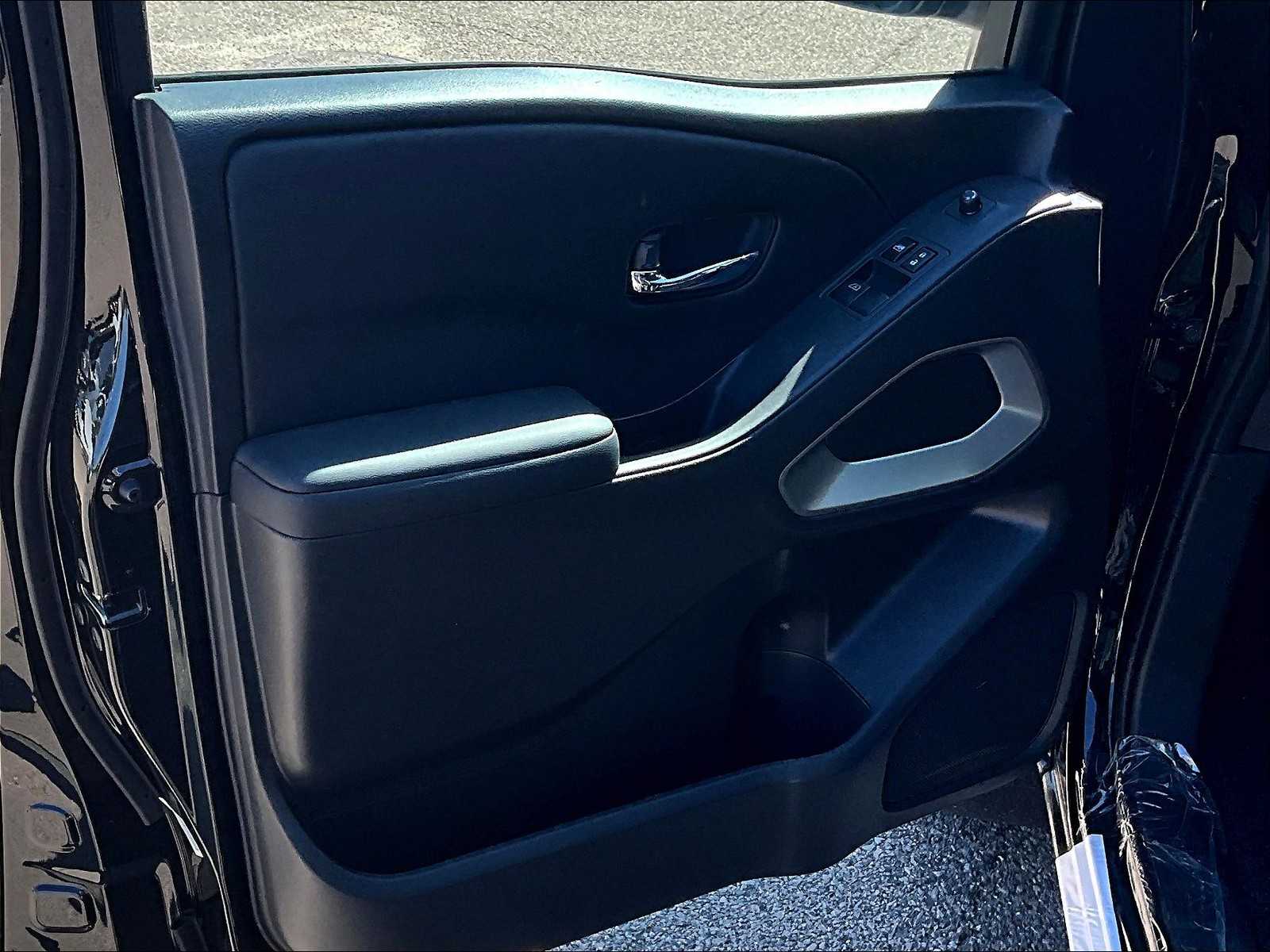 2025 Nissan Frontier SV photo 8