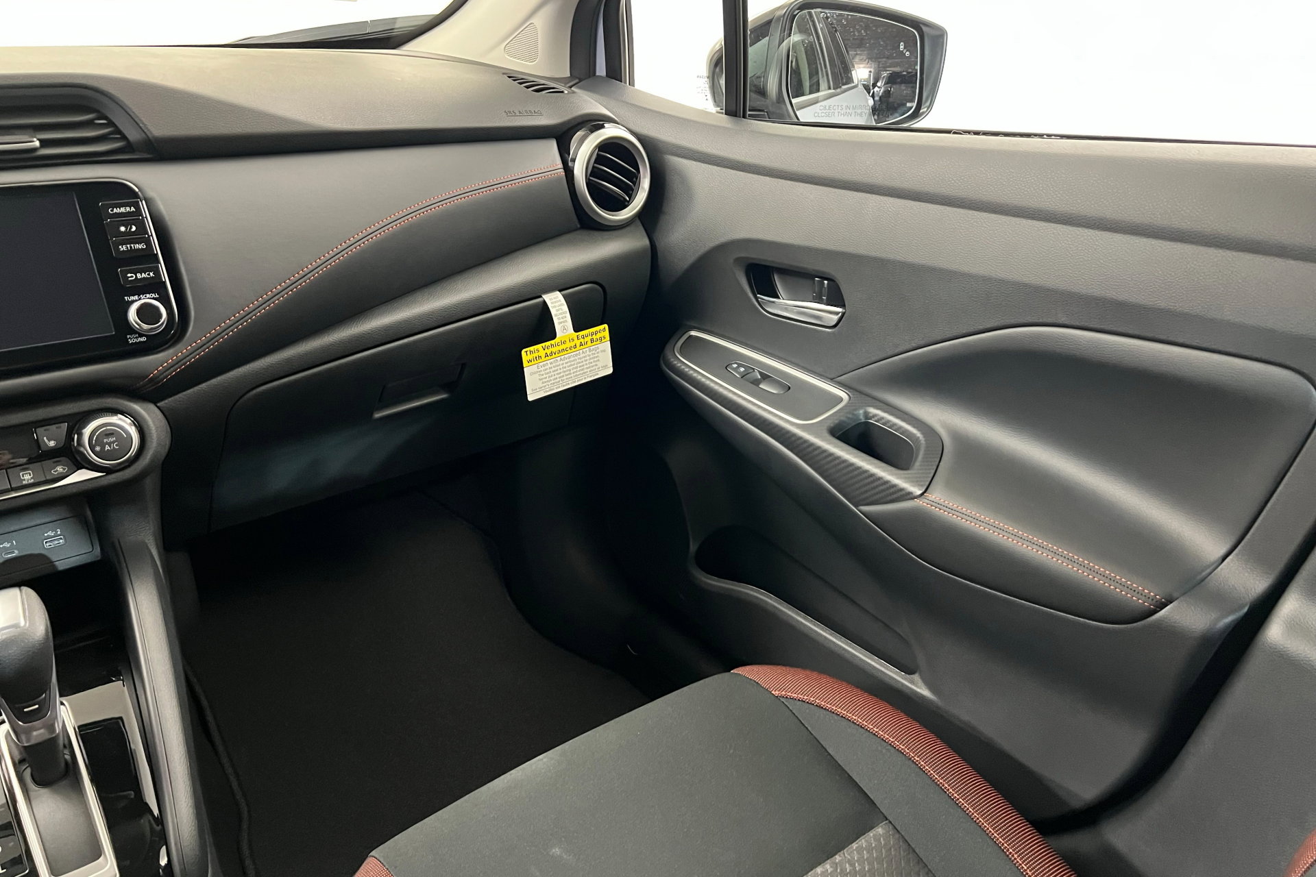 2025 Nissan Versa SR photo 9