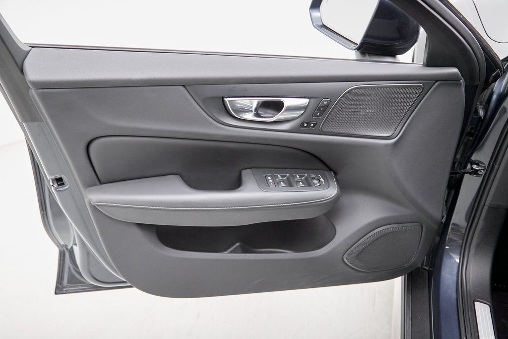 2024 VOLVO V60CC - Image 10