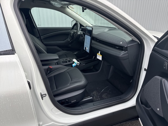 2025 Ford Mustang Mach-E Premium photo 4