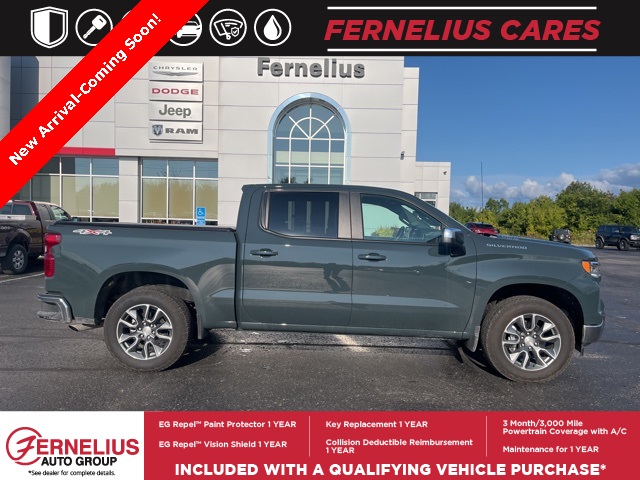 2025 Chevrolet Silverado 1500 LT photo 4