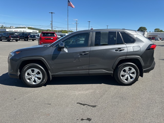 2022 Toyota RAV4 LE photo 2