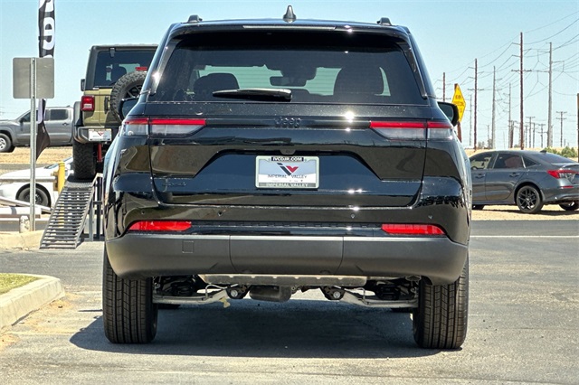 2025 Jeep Grand Cherokee Altitude X photo 4