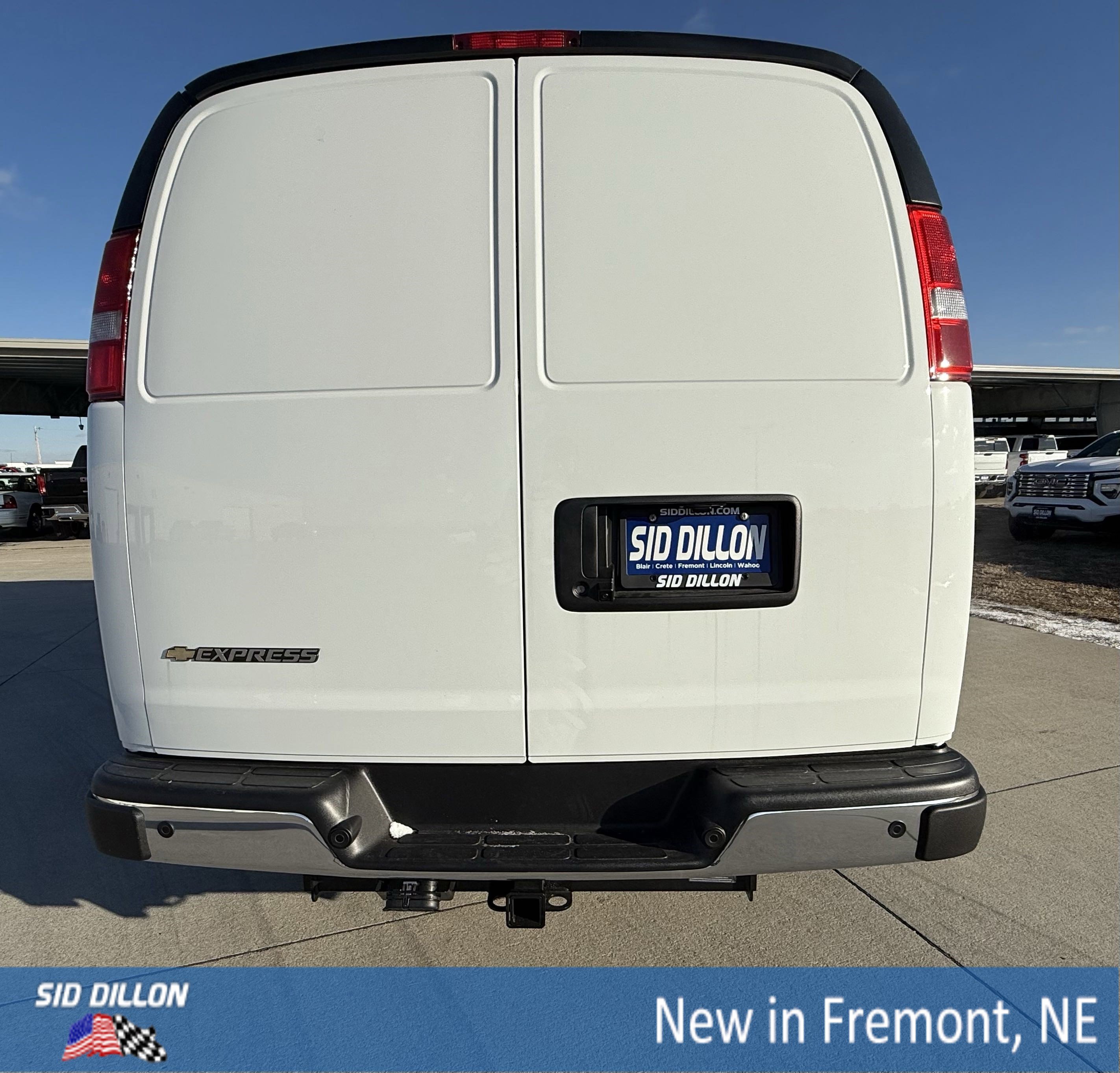 2025 Chevrolet Express Cargo 2500 photo 4