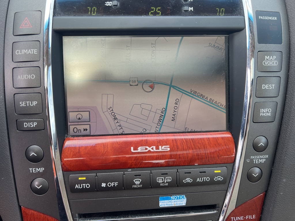 2011 Lexus ES 350 photo 16