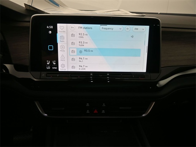 2025 Volkswagen Atlas SEL photo 3
