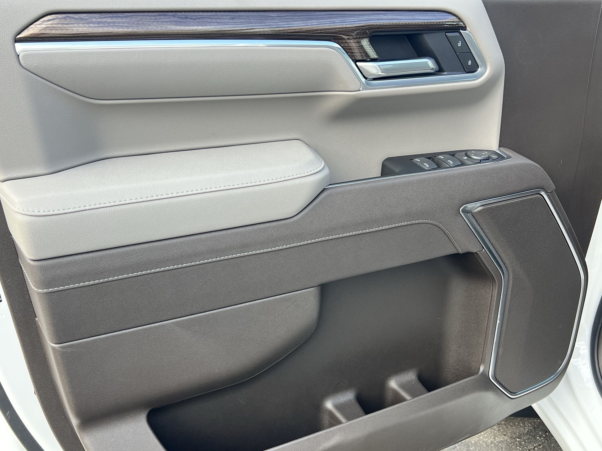 2026 Chevrolet Silverado 1500 LT photo 4