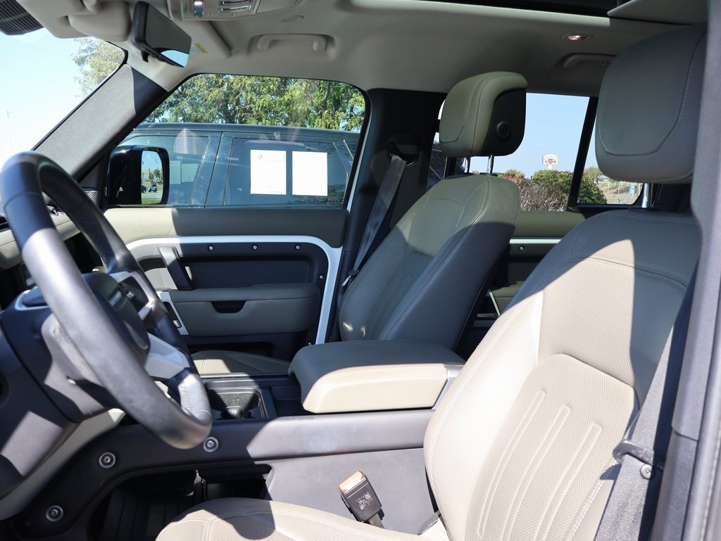 2020 Land Rover Defender 110 HSE photo 13