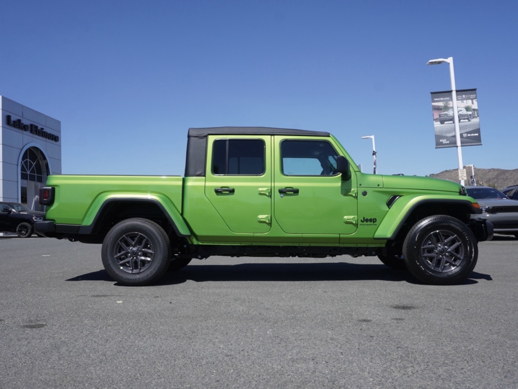 2025 Jeep Gladiator Sport photo 3