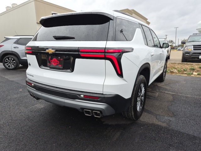 2025 Chevrolet Traverse photo 3