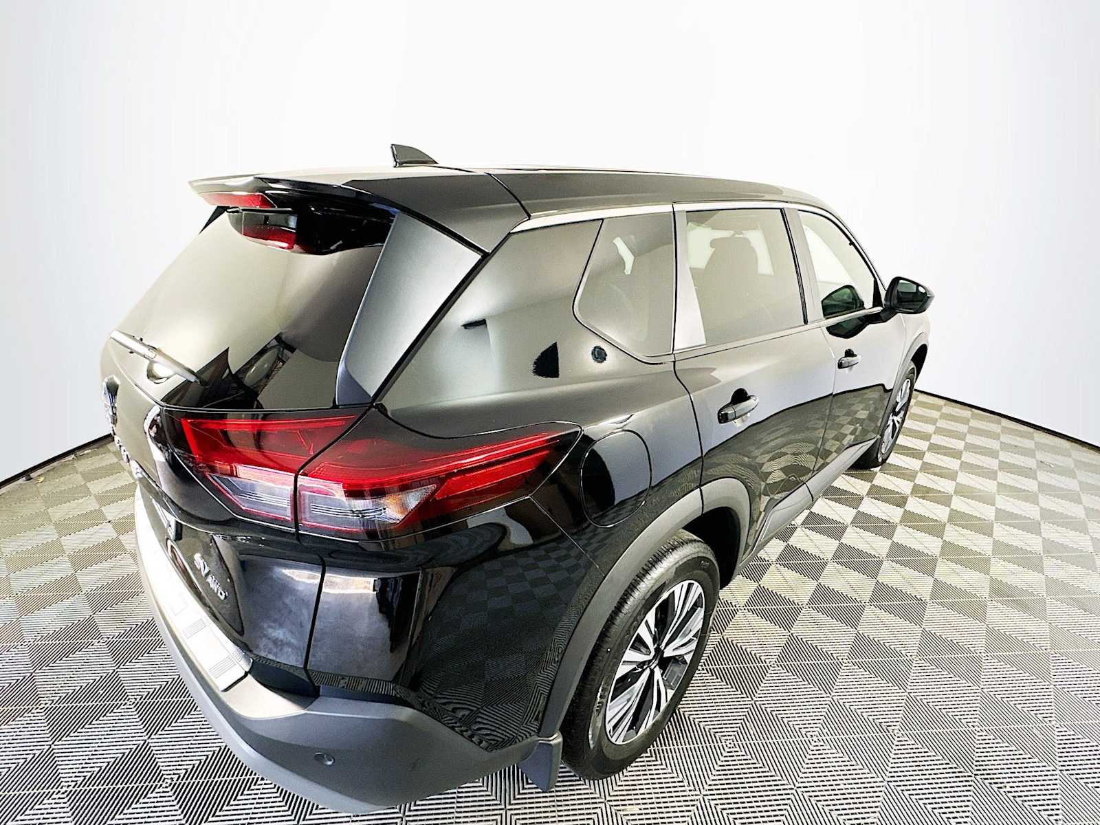 2023 Nissan Rogue SV photo 4