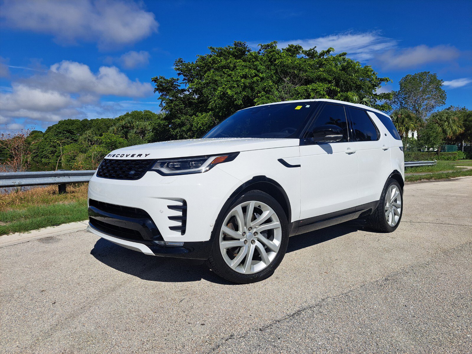 2022 Land Rover Discovery S R Dynamic's photo