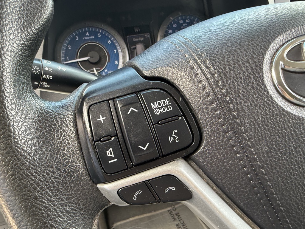 2020 Toyota Sienna LE photo 15