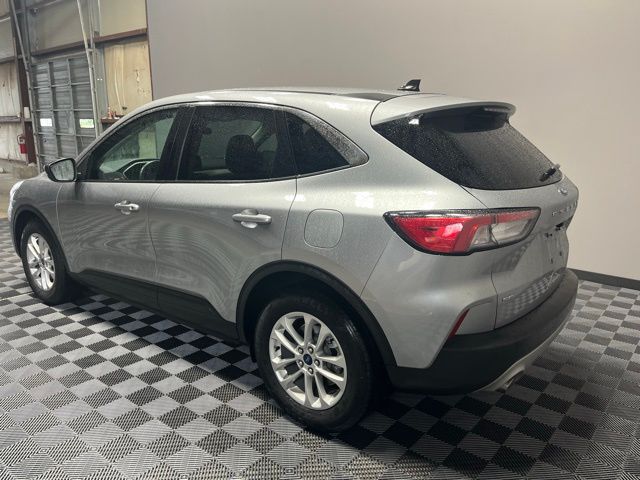 2022 Ford Escape SE photo 3