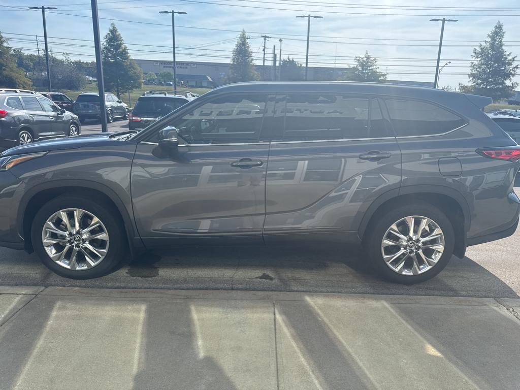 2023 Toyota Highlander Limited photo 3