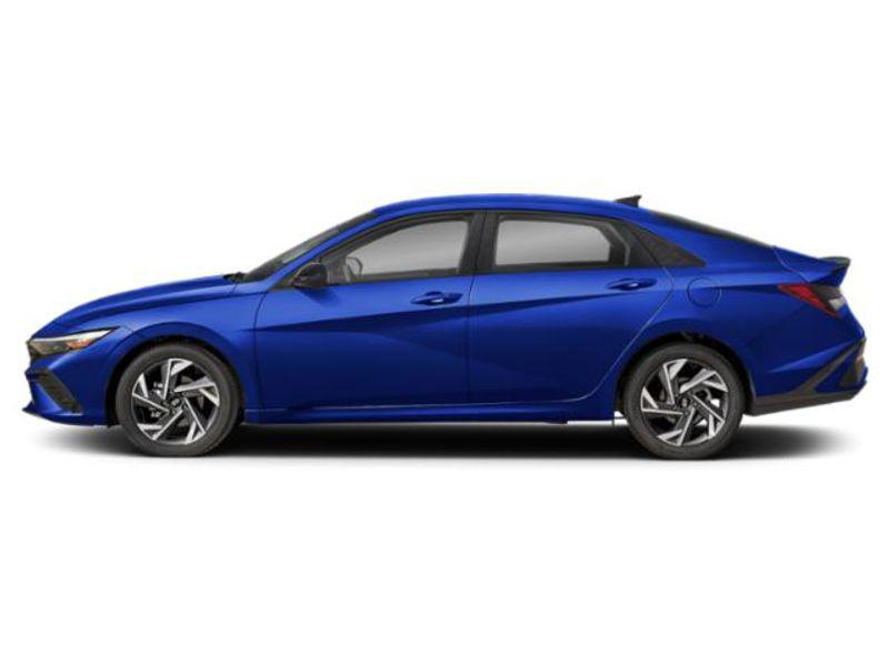 2026 Hyundai Elantra SEL Sport photo 2