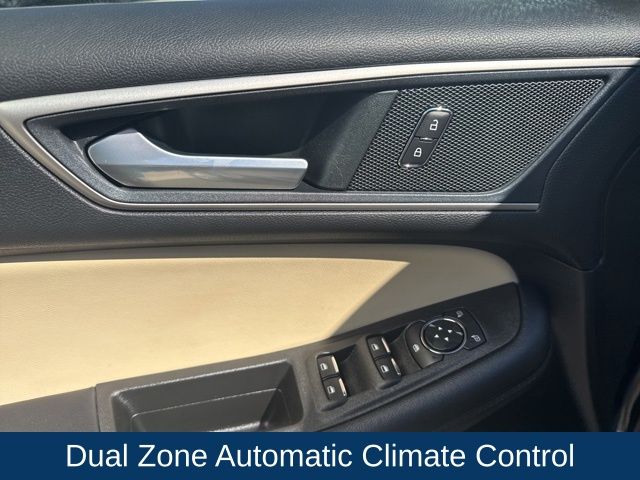 2022 Ford Edge SEL photo 13
