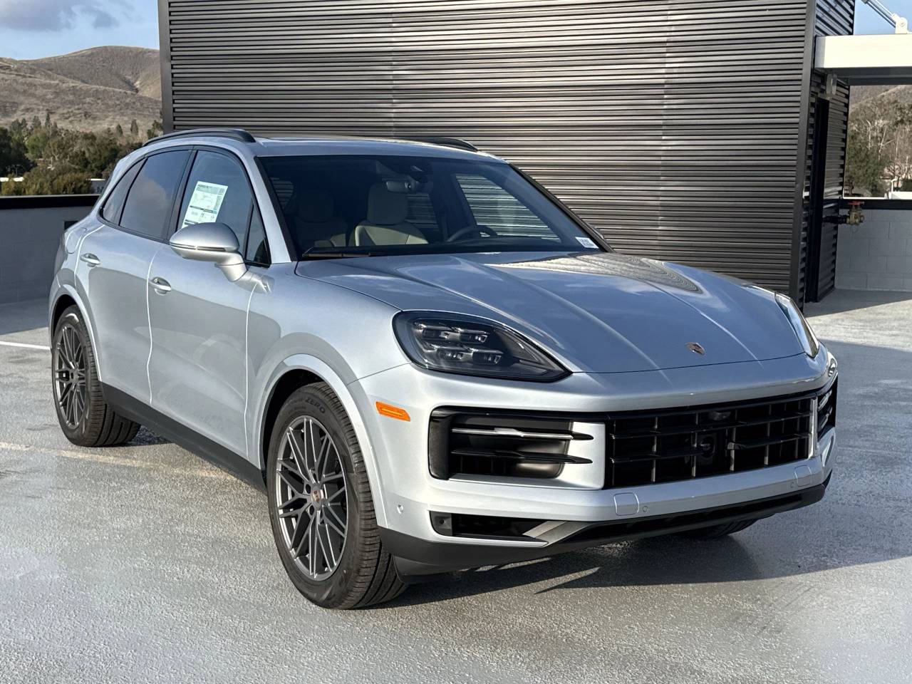 2025 Porsche Cayenne Base photo 8