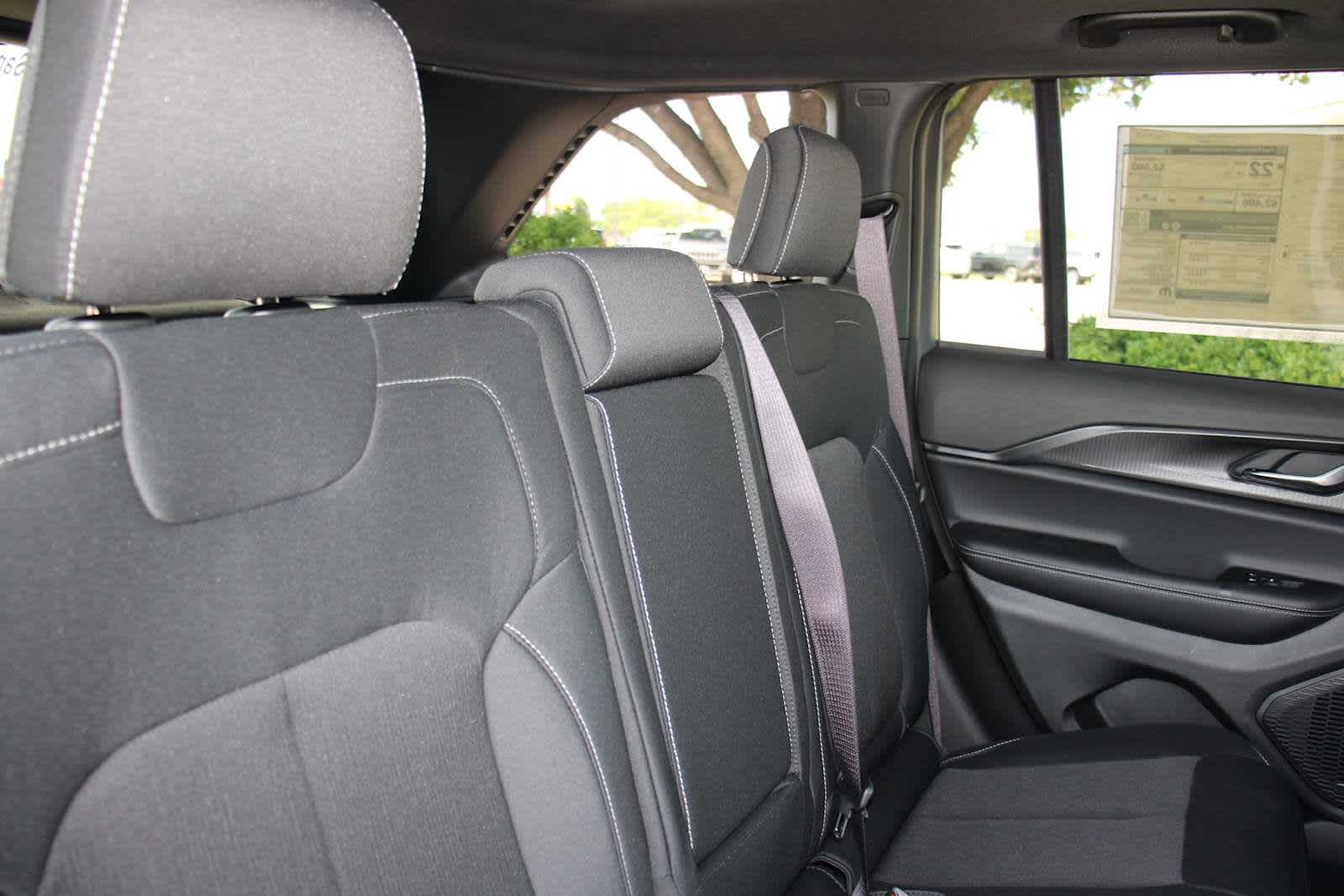 2025 Jeep Grand Cherokee Laredo Altitude photo 36