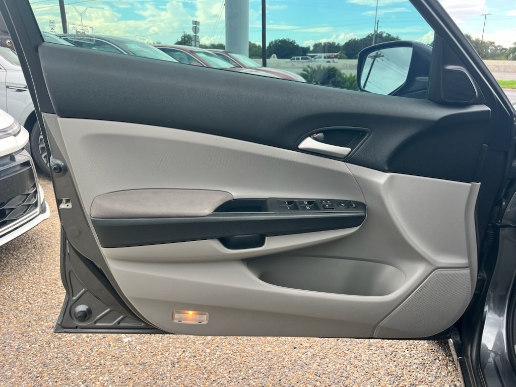 2012 Honda Accord LX-P photo 11