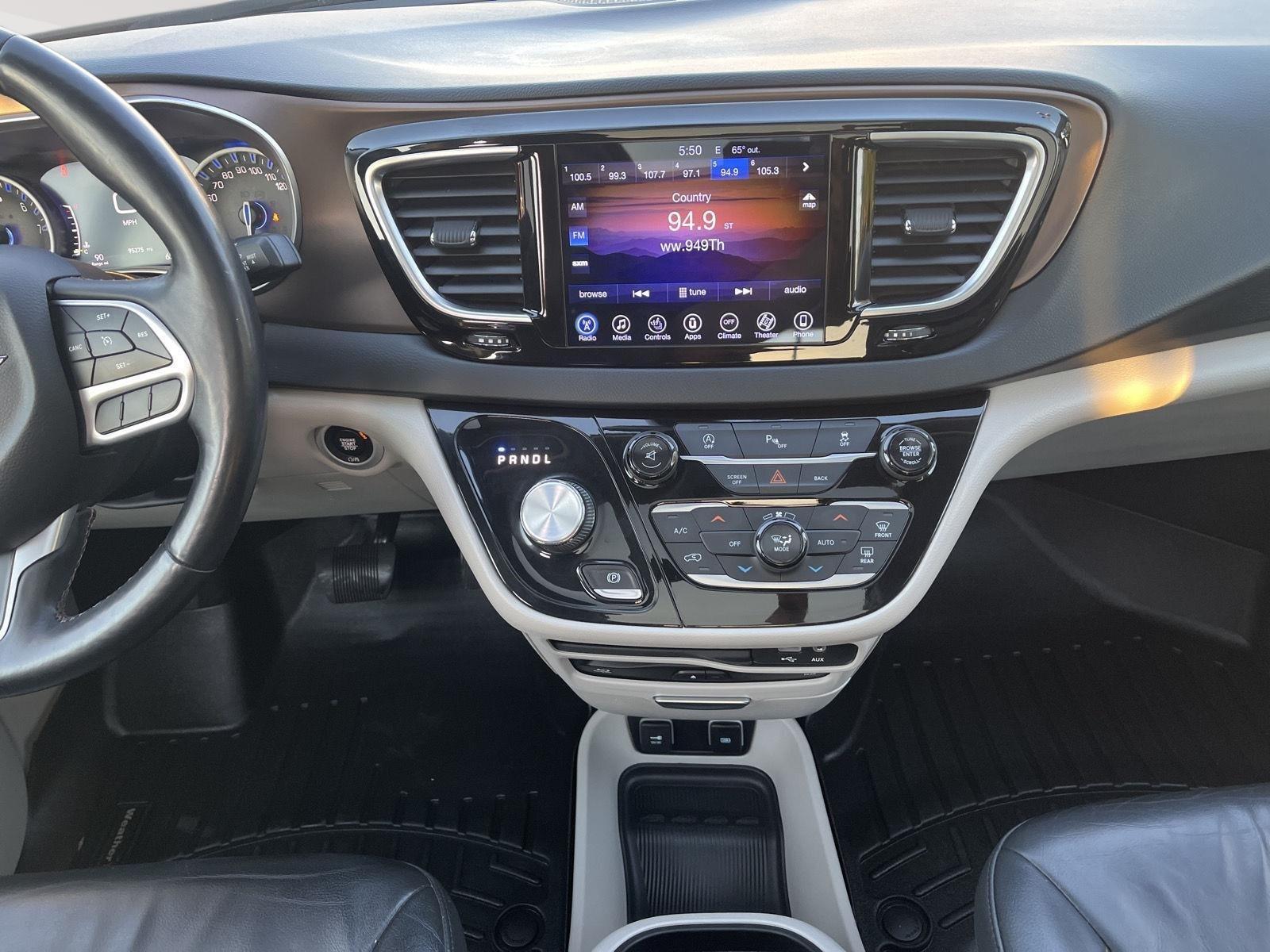 2017 Chrysler Pacifica Touring Plus photo 11